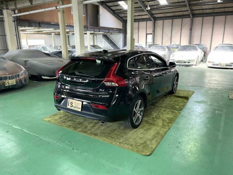 V40