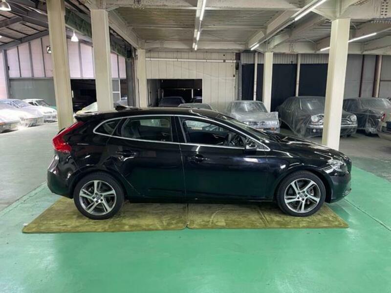 V40