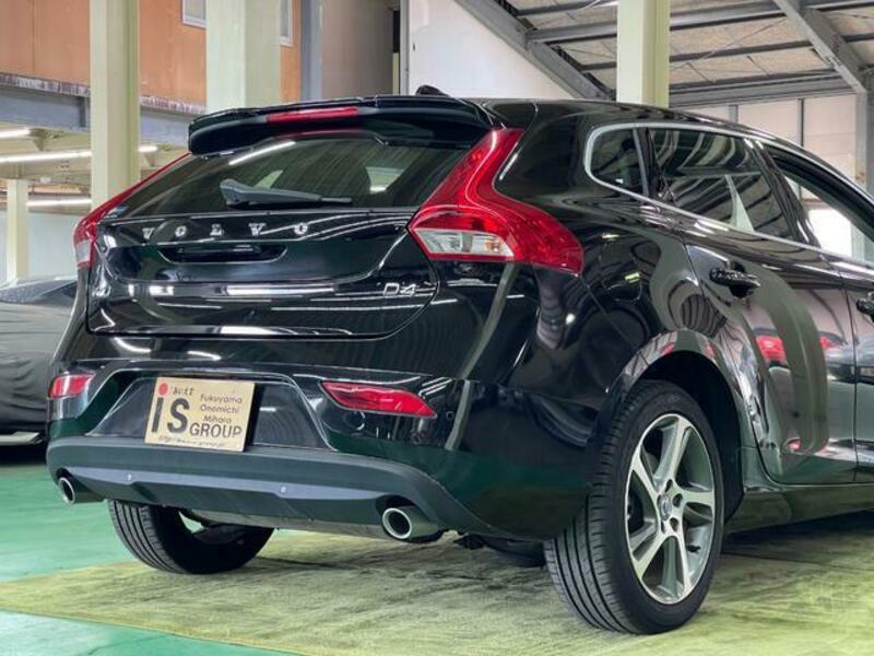 V40