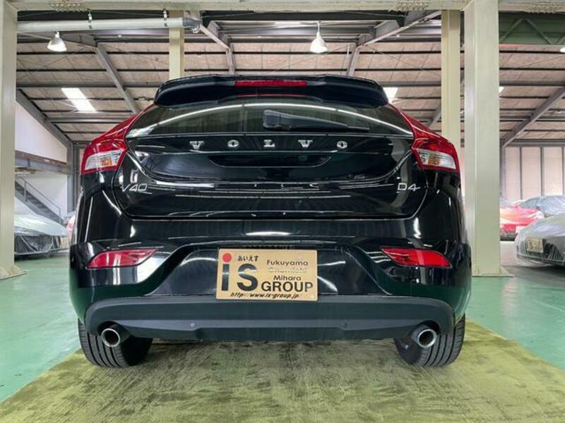 V40
