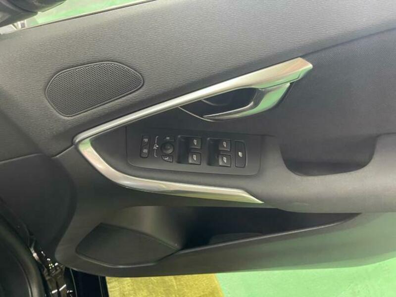 V40