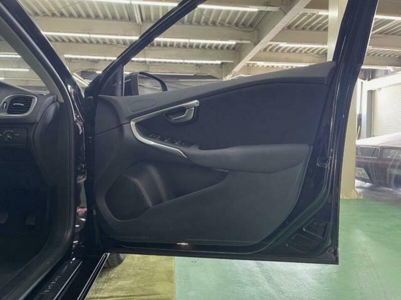 V40