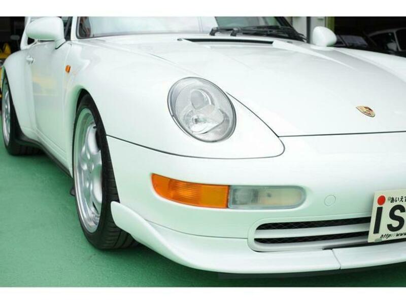 911