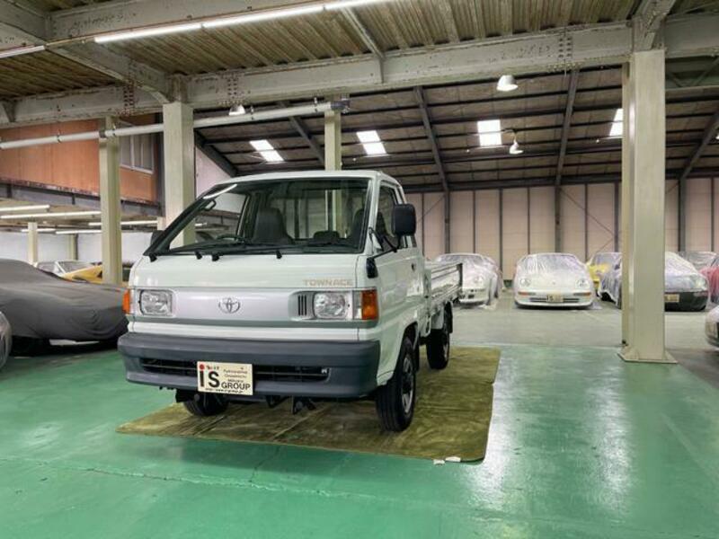 TOWNACE TRUCK