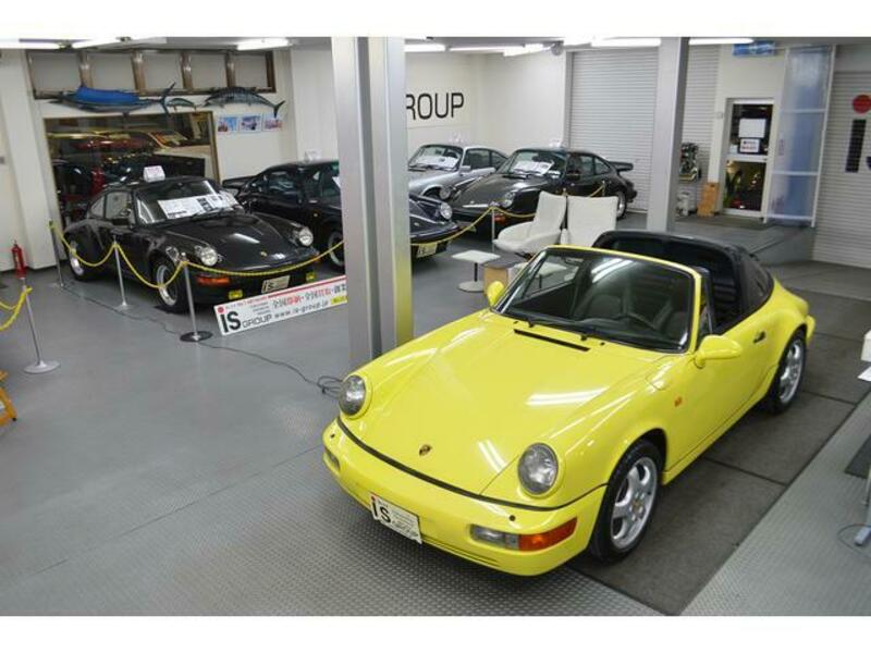911
