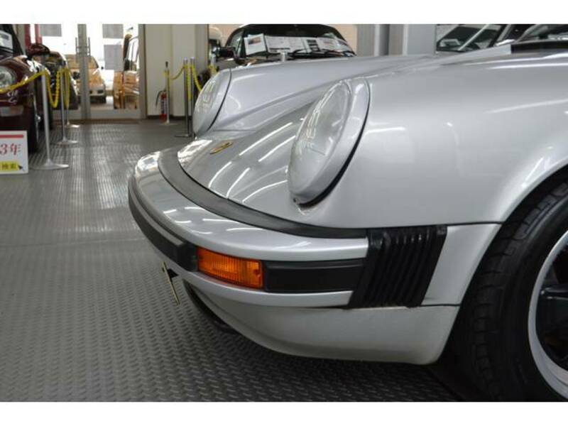 911