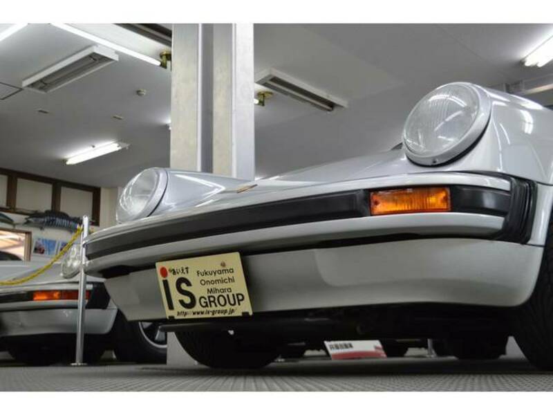 911