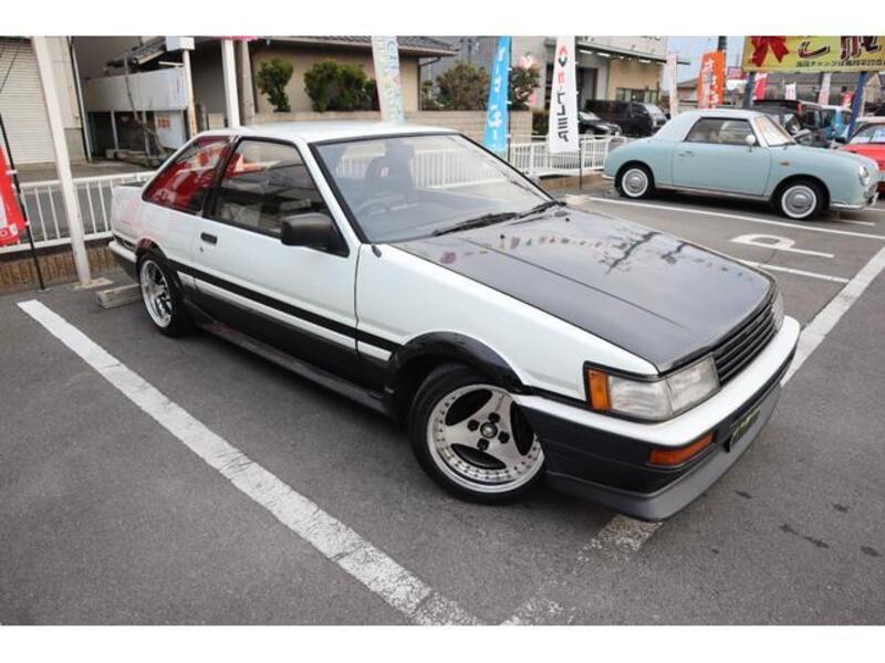COROLLA LEVIN