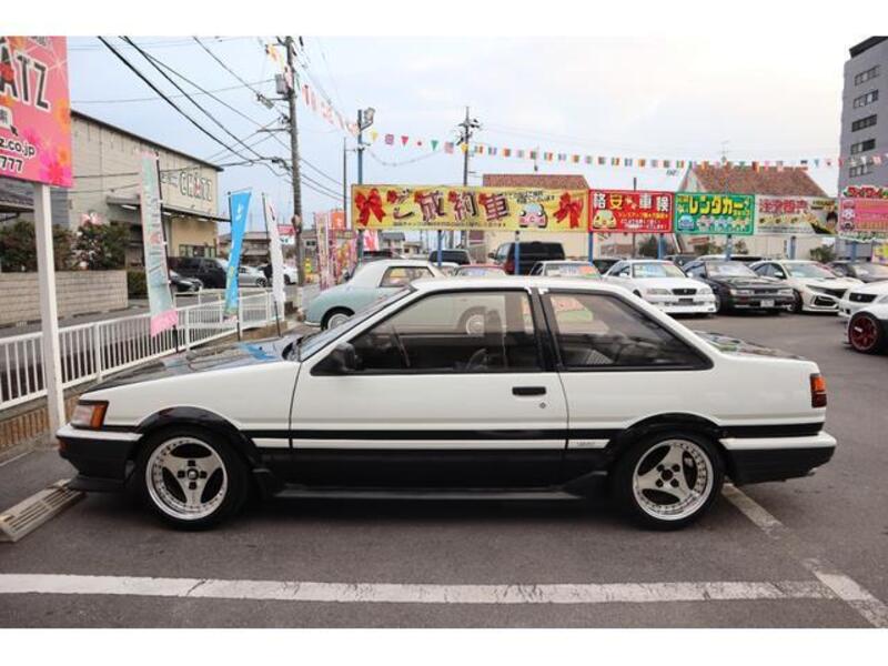 COROLLA LEVIN