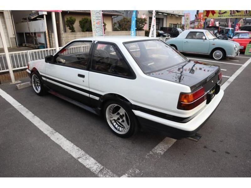 COROLLA LEVIN