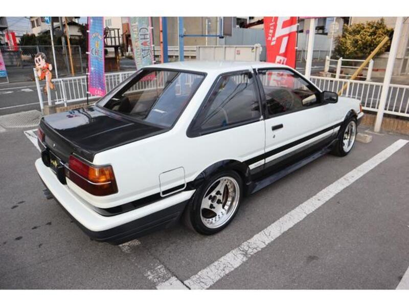 COROLLA LEVIN