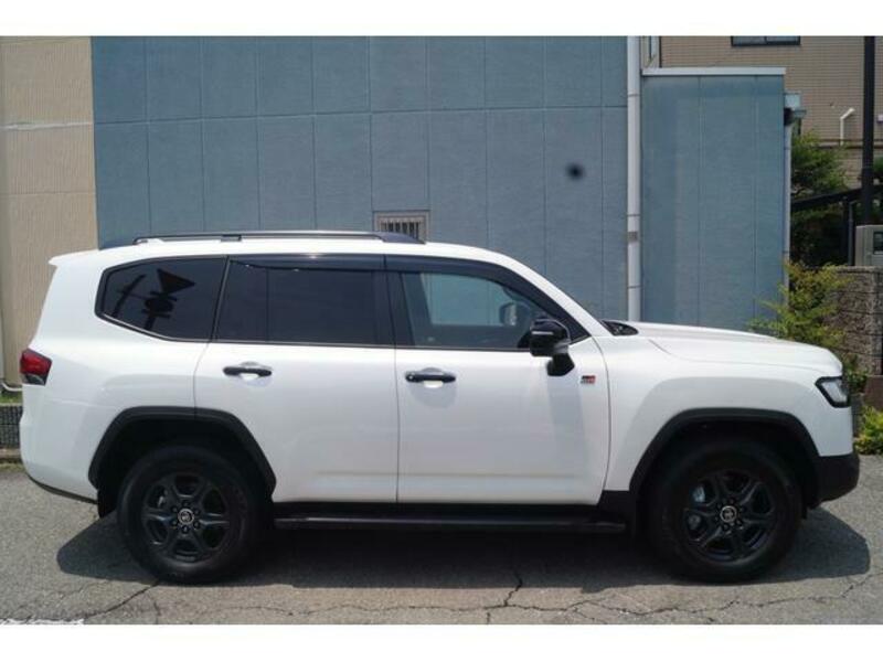 LAND CRUISER