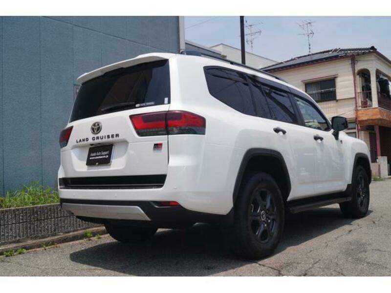 LAND CRUISER