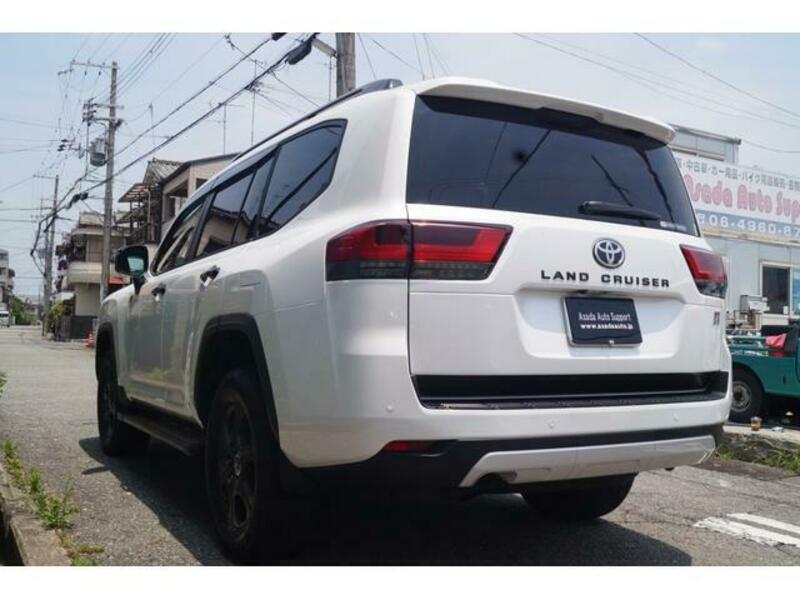 LAND CRUISER