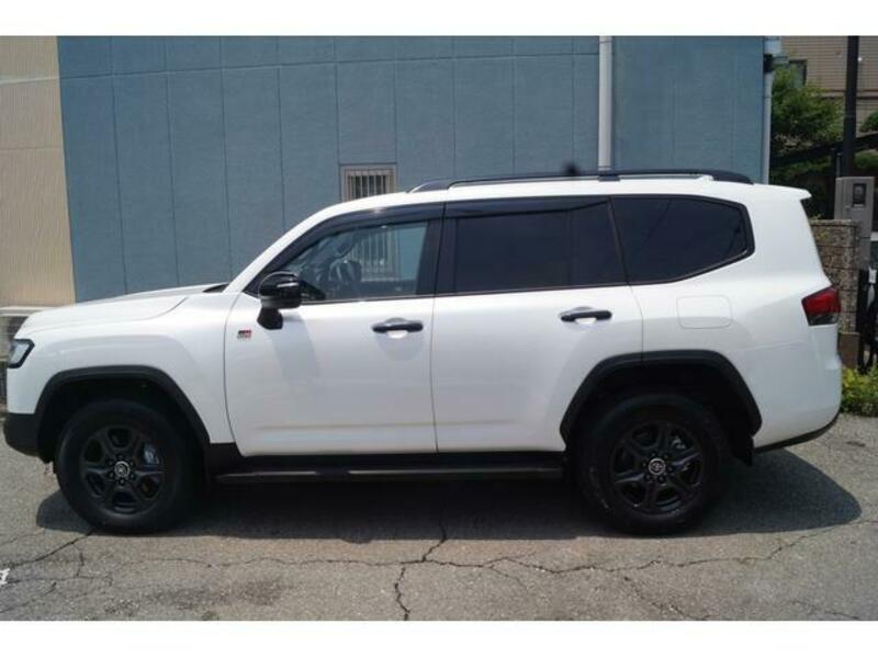 LAND CRUISER