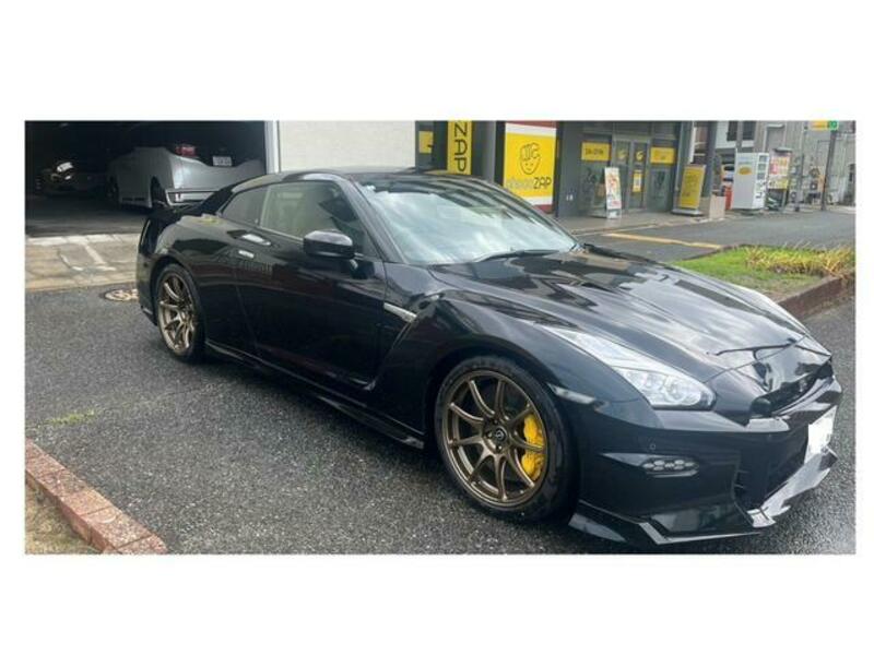 NISSAN GT-R