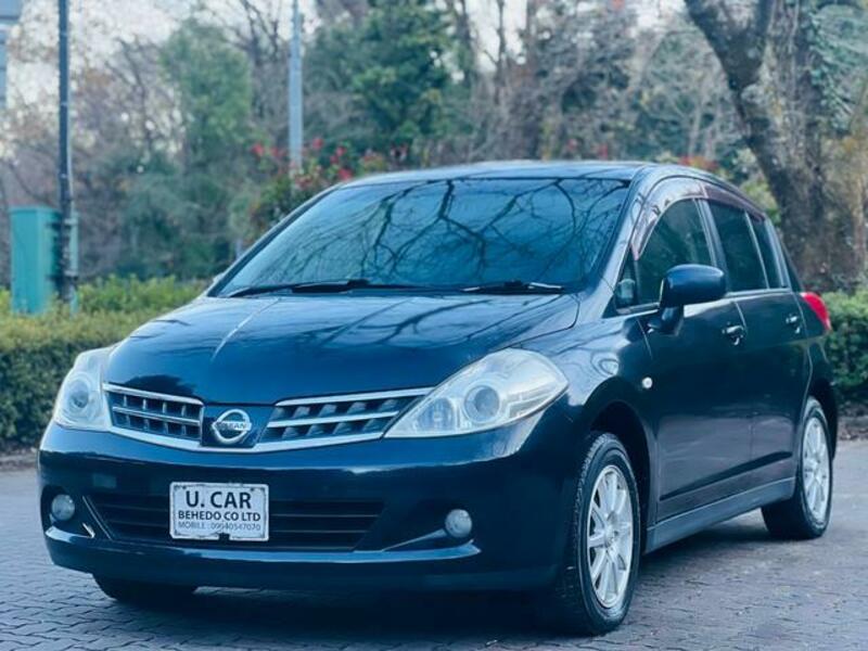 NISSAN TIIDA