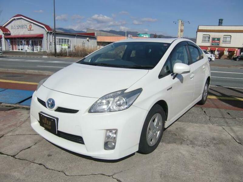 TOYOTA PRIUS