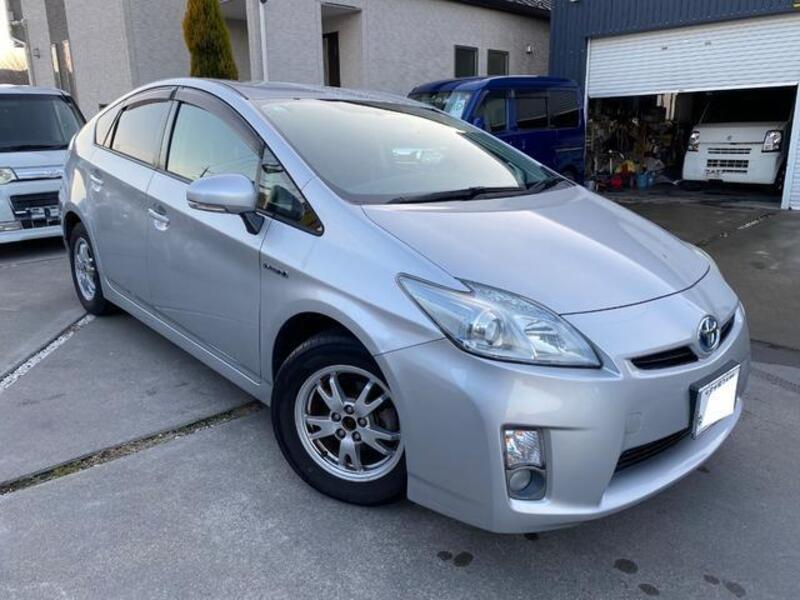 TOYOTA PRIUS