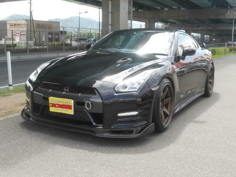 NISSAN GT-R