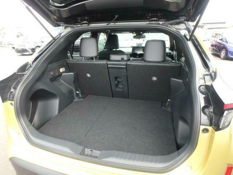 YARIS CROSS