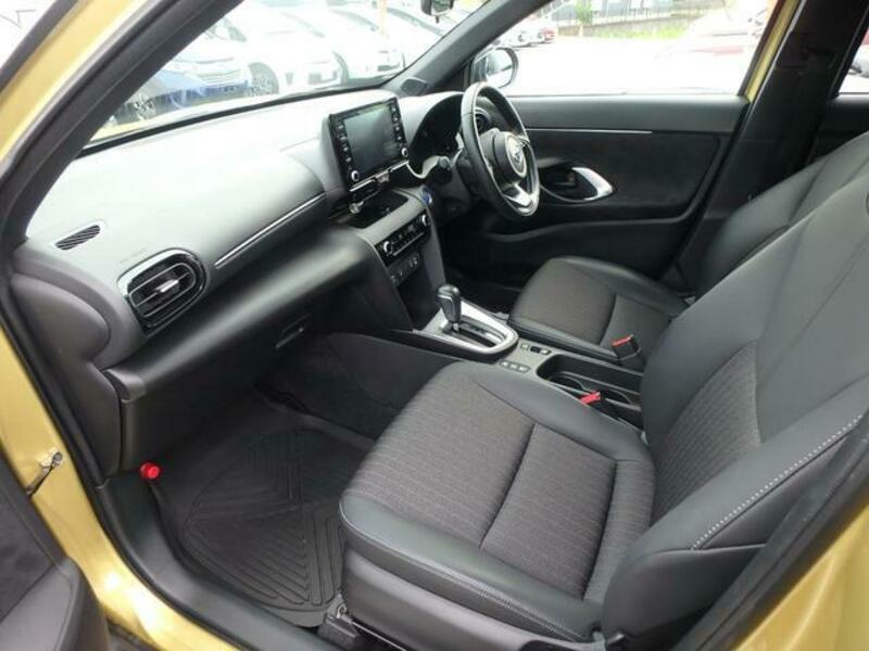 YARIS CROSS
