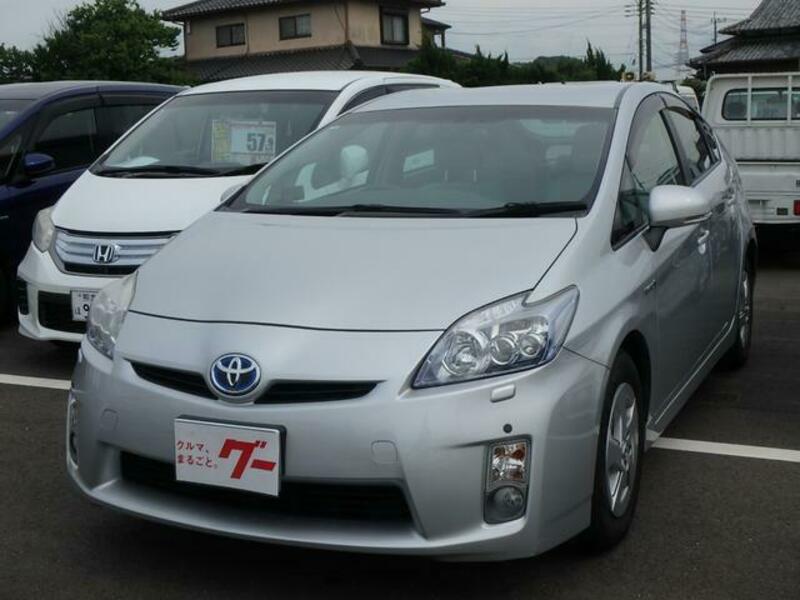 TOYOTA PRIUS