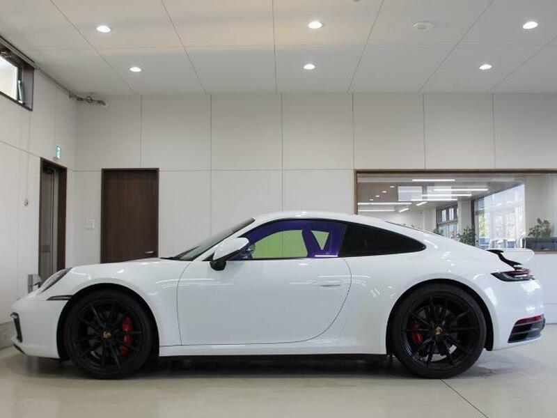 911