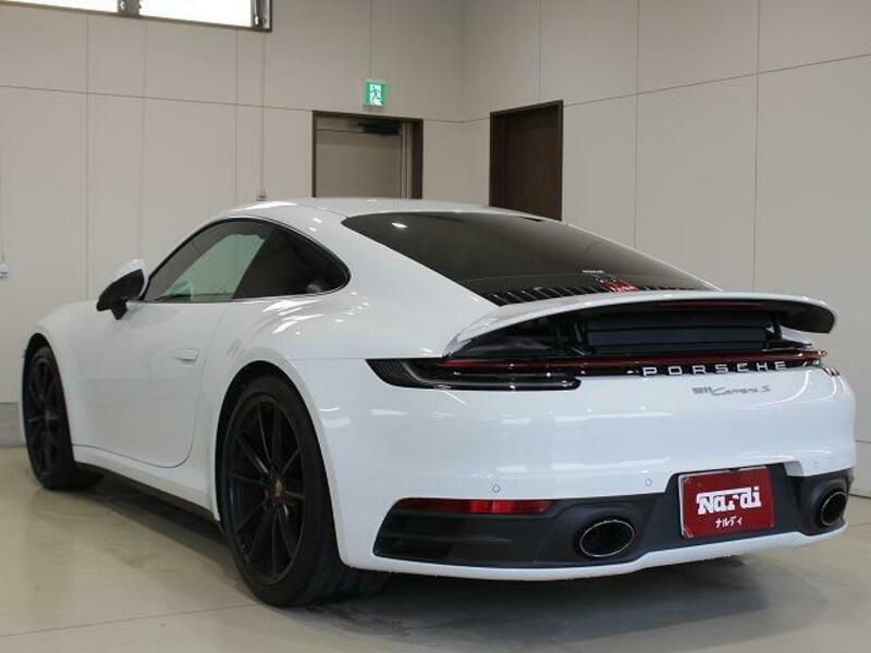 911