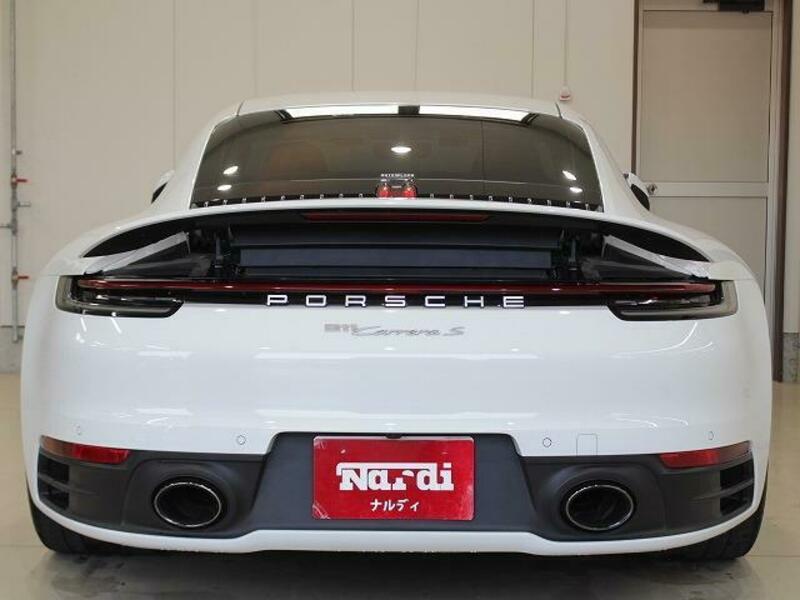 911