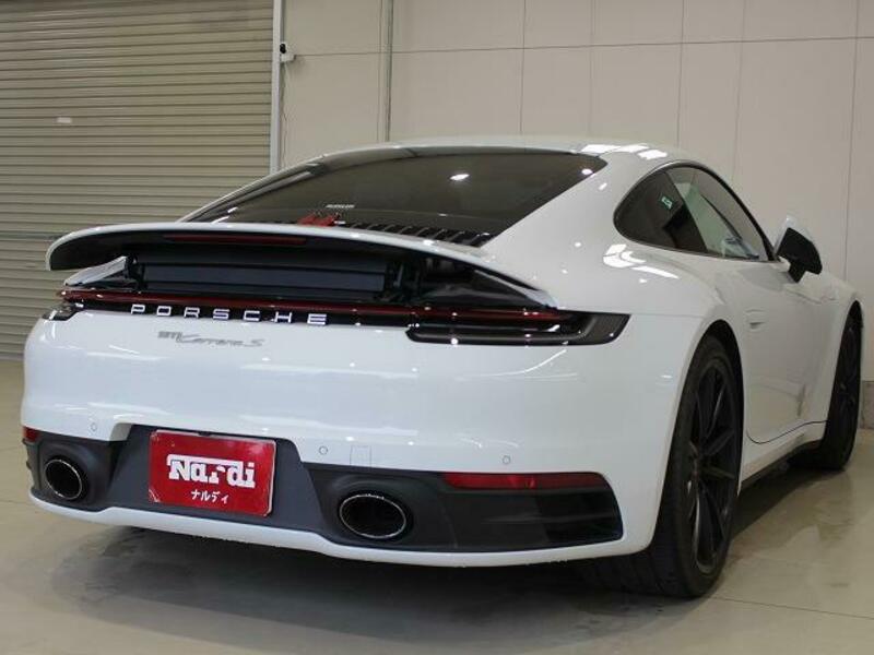 911
