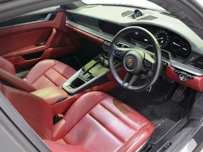 911