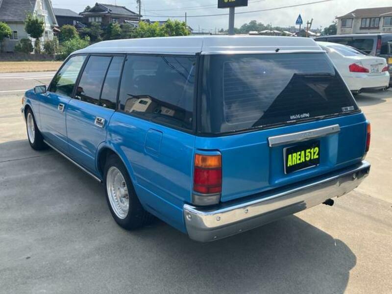 CROWN VAN
