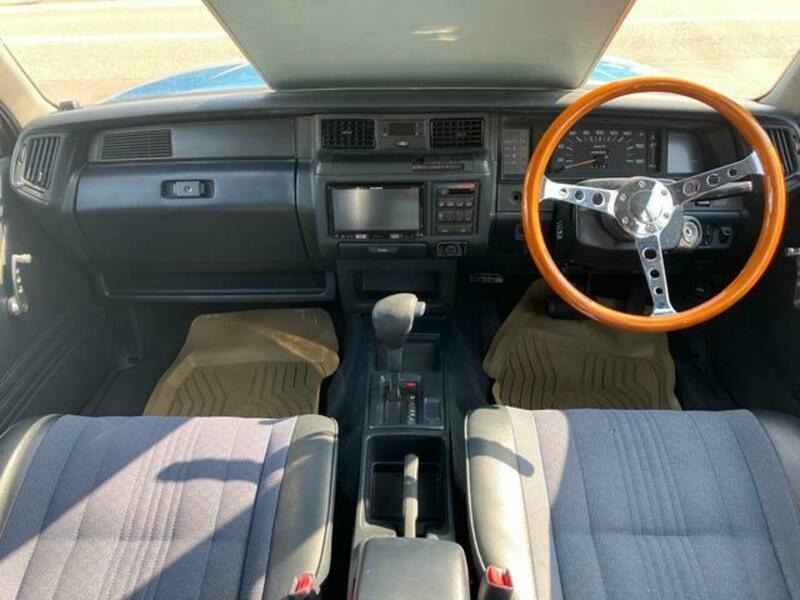 CROWN VAN