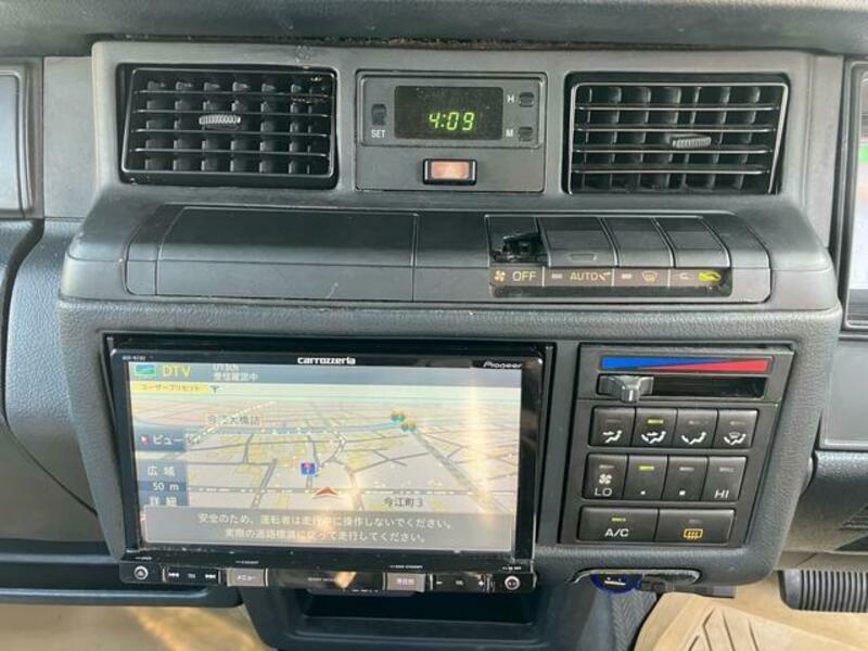 CROWN VAN
