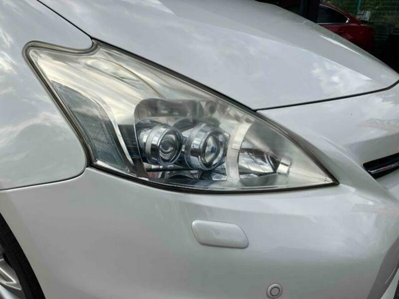 PRIUS ALPHA