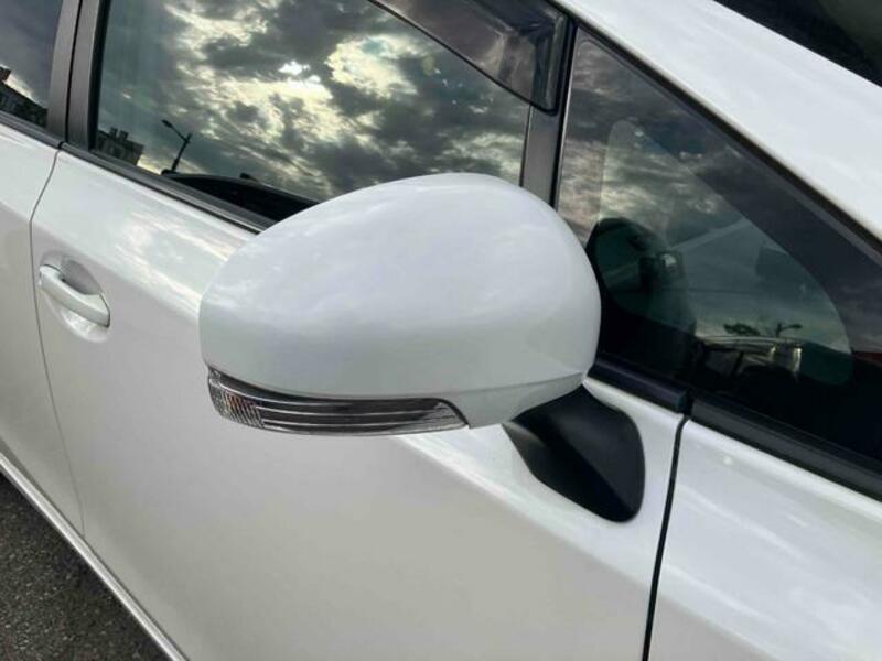 PRIUS ALPHA