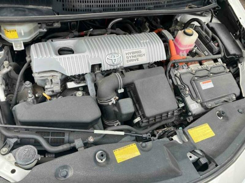 PRIUS ALPHA