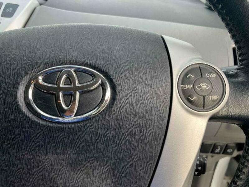 PRIUS ALPHA