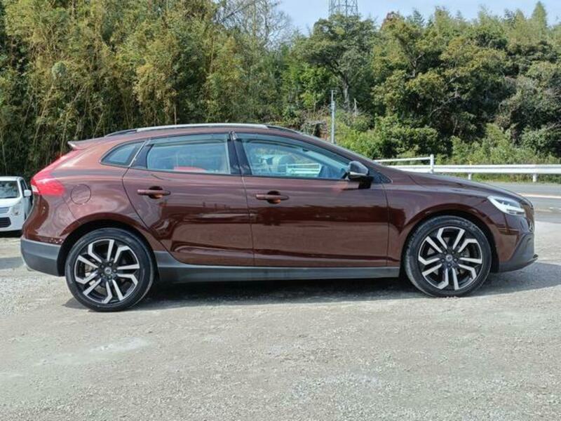 V40