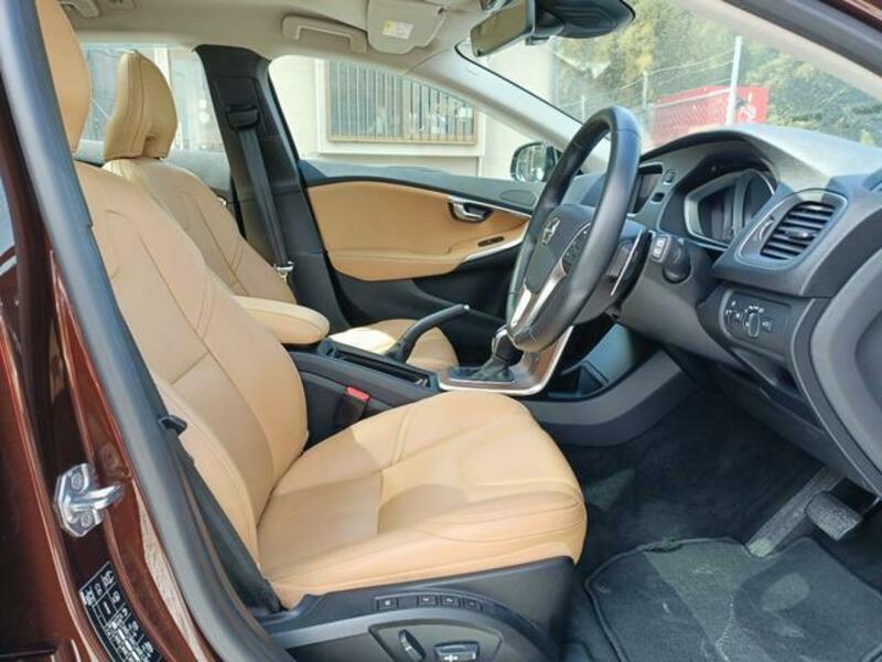 V40