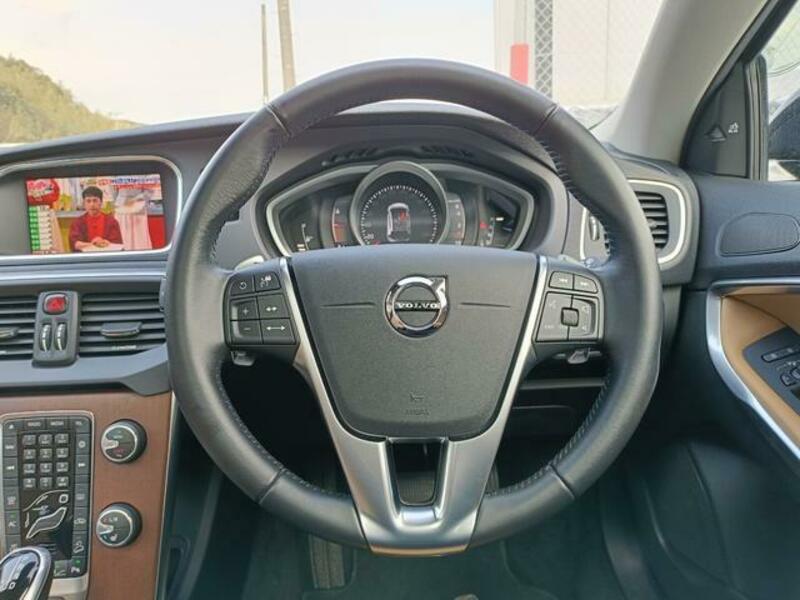 V40