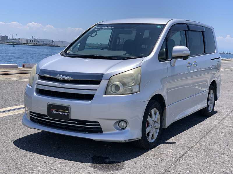 TOYOTA NOAH