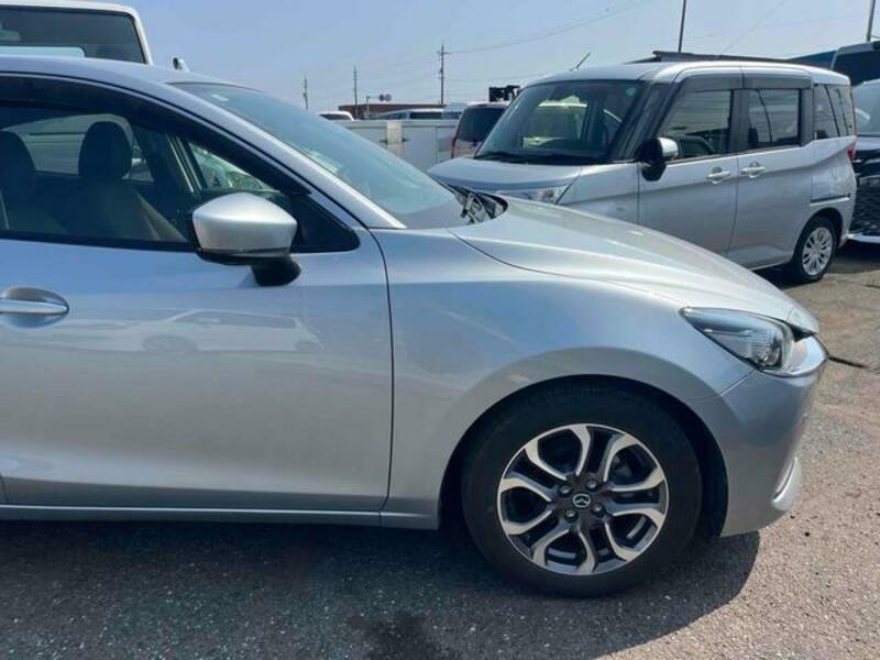 MAZDA2