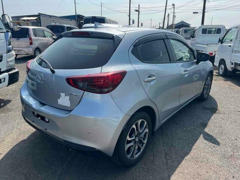 MAZDA2