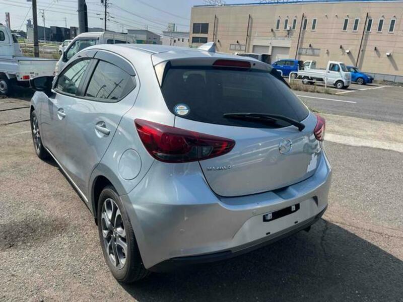 MAZDA2