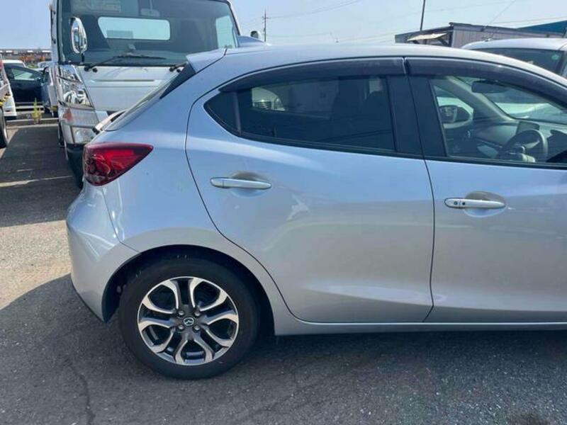 MAZDA2