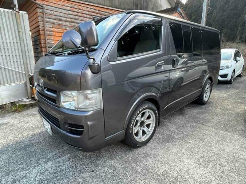 TOYOTA HIACE VAN