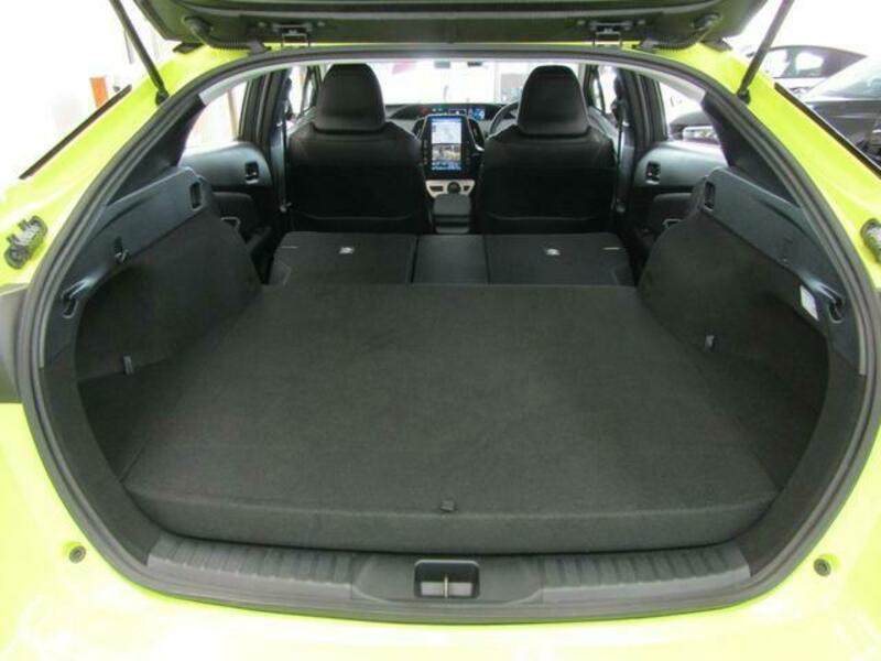 PRIUS PHV