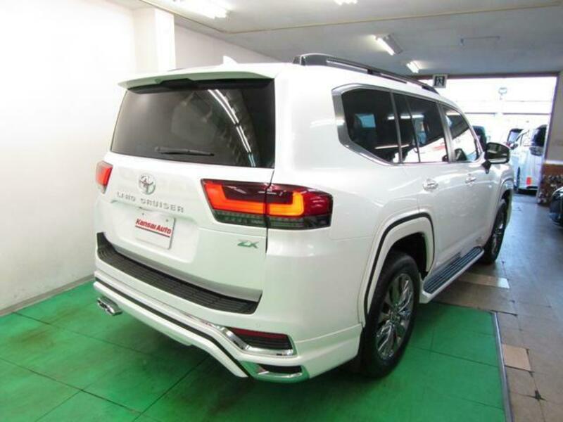 LAND CRUISER